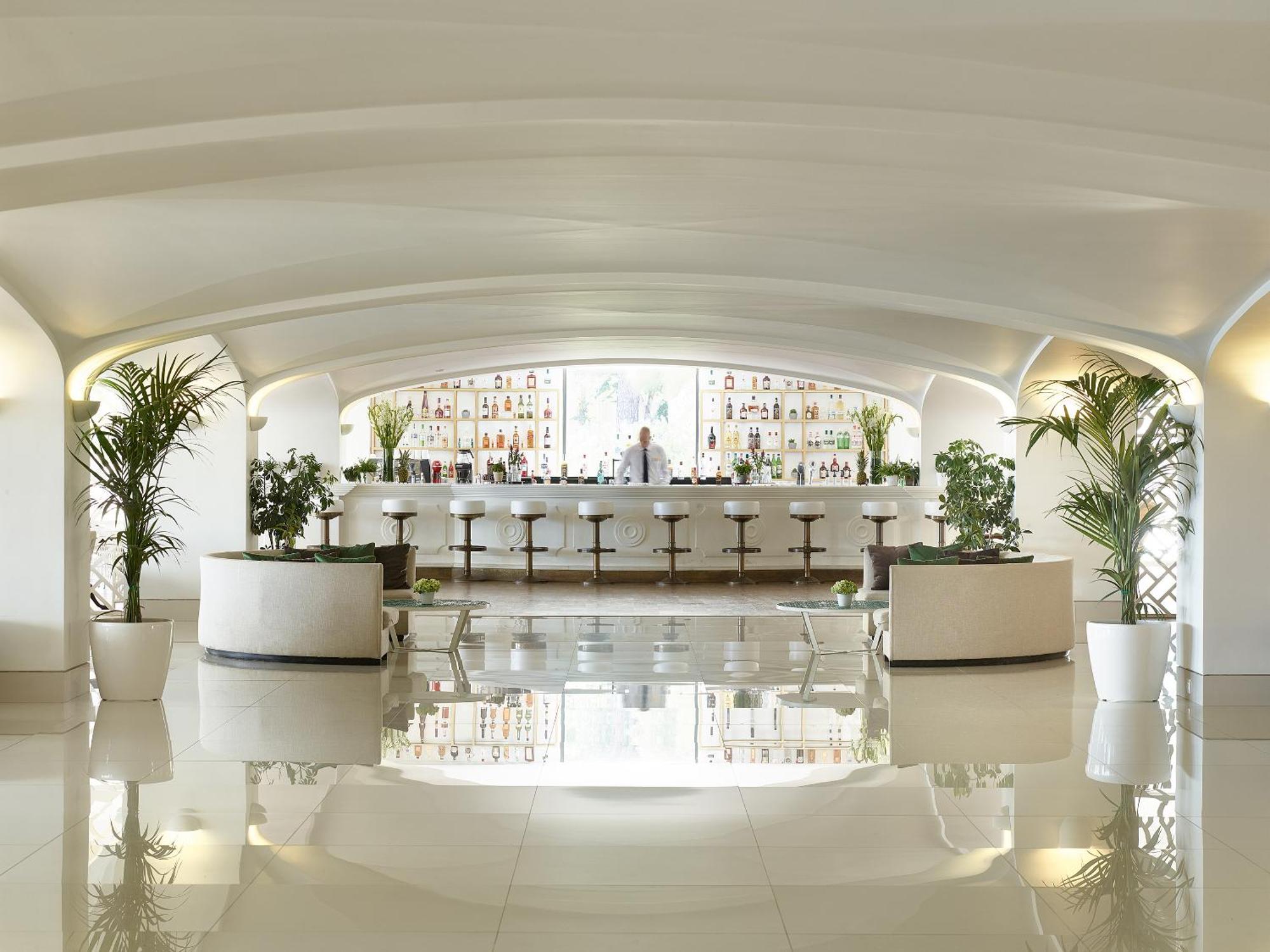 เกรโคเทล-ลักซ์มี ดาฟนิลา เบย์ ดัสเซีย Hotel ภายนอก รูปภาพ